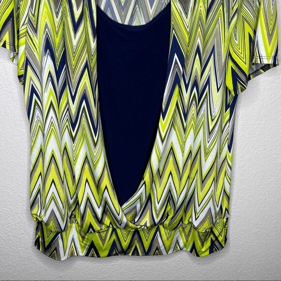 Perseption Woman Top - Picture 2 of 7